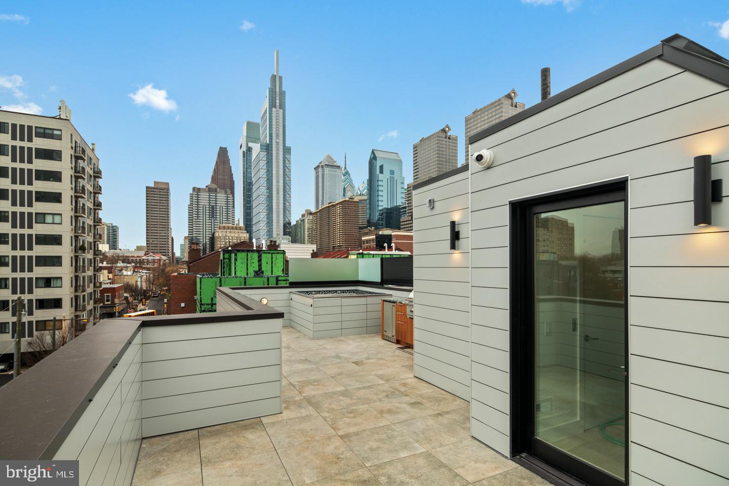 LOGAN SQUARE - Residential