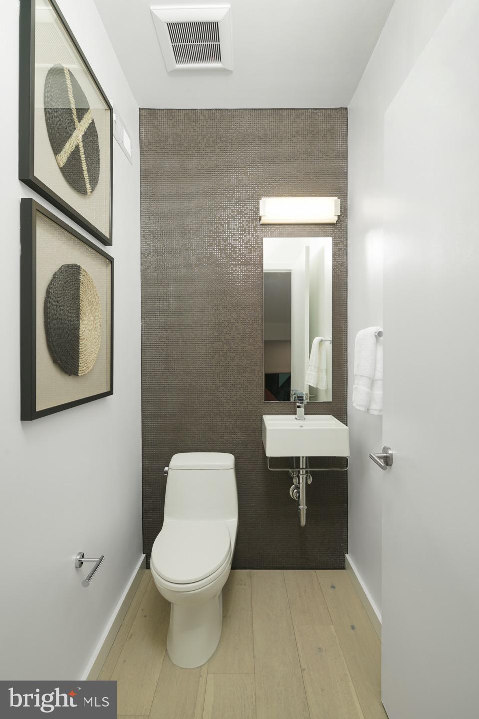 LOGAN SQUARE - Residential