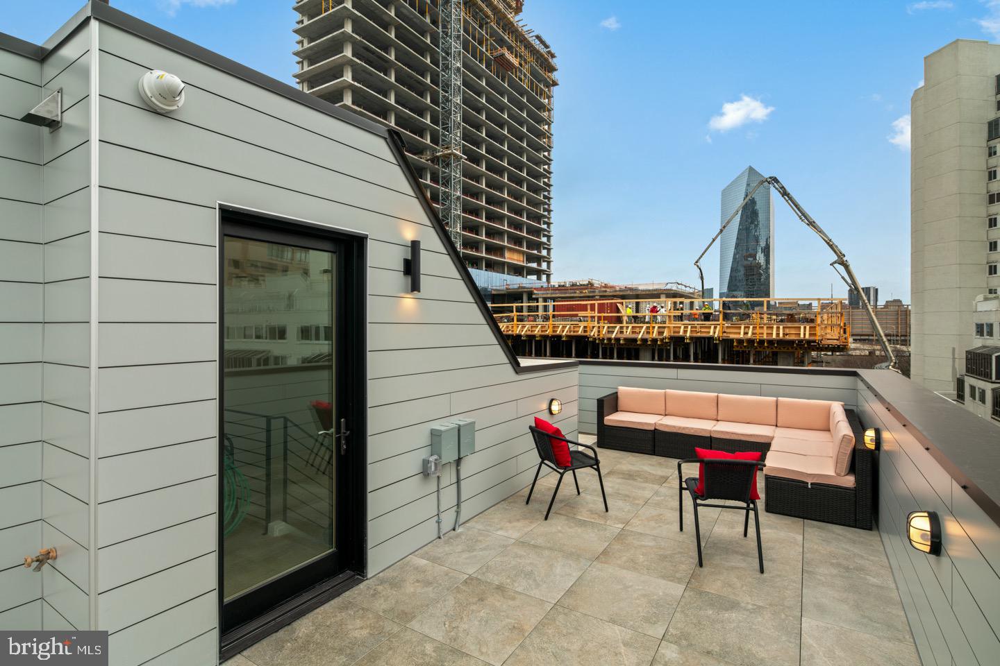 LOGAN SQUARE - Residential