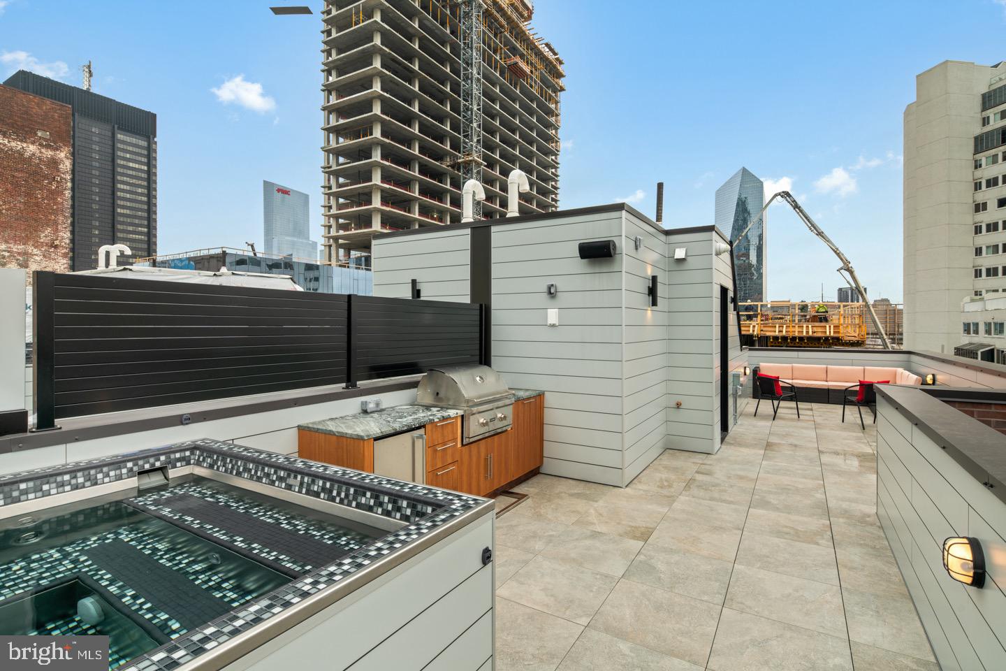 LOGAN SQUARE - Residential