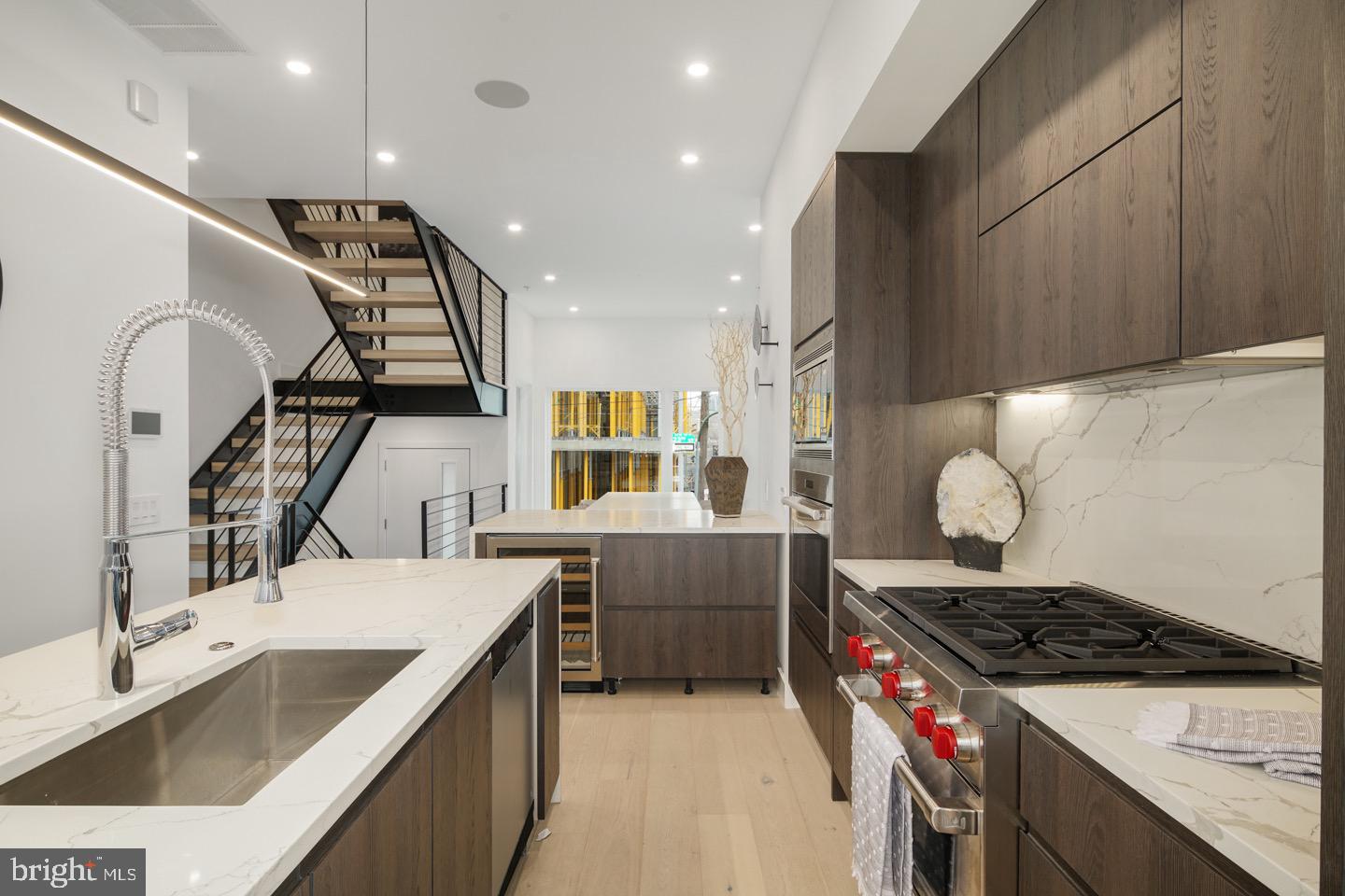 LOGAN SQUARE - Residential