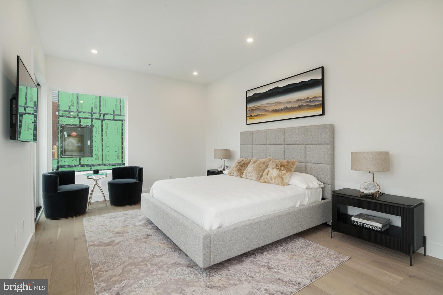 LOGAN SQUARE - Residential