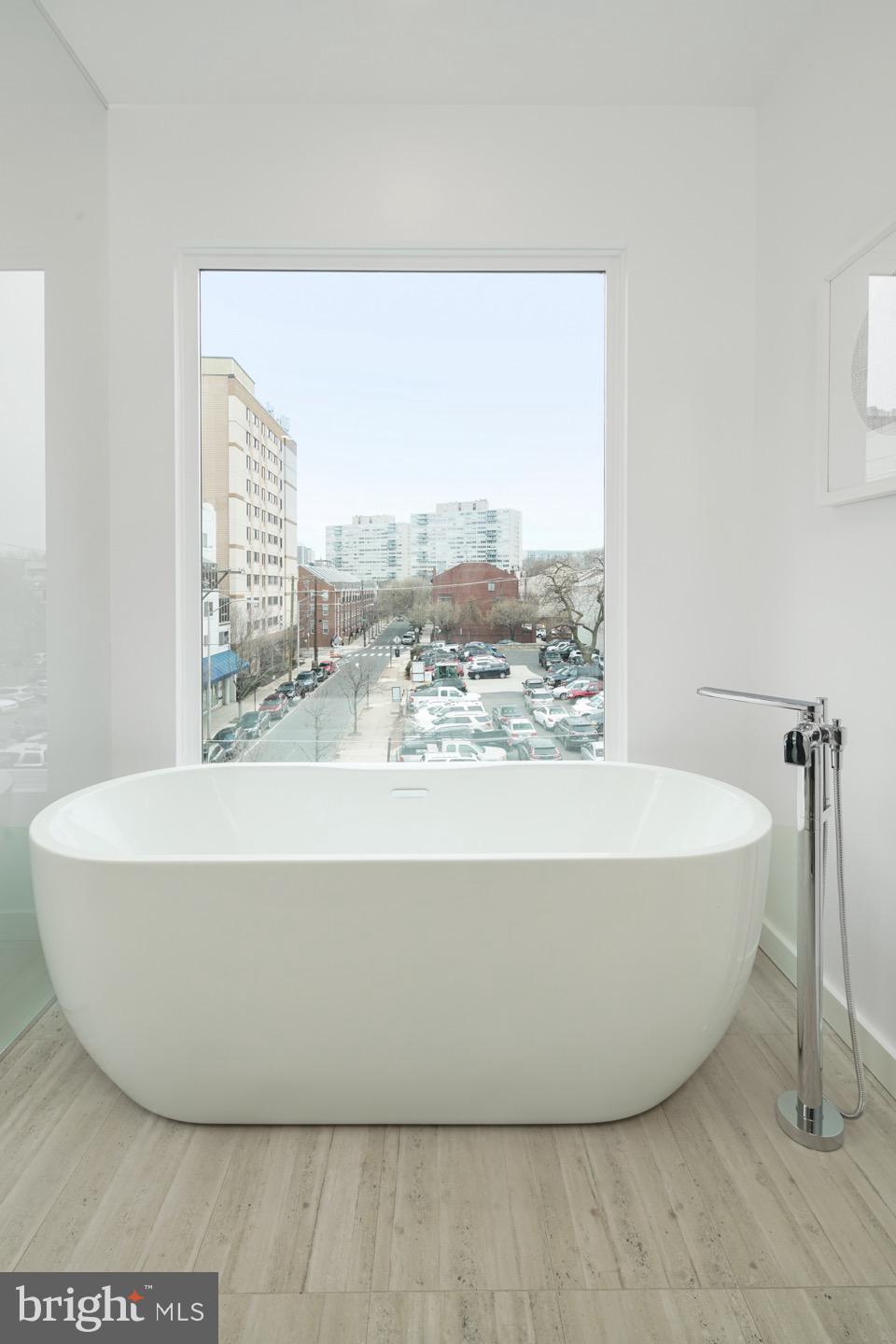 LOGAN SQUARE - Residential