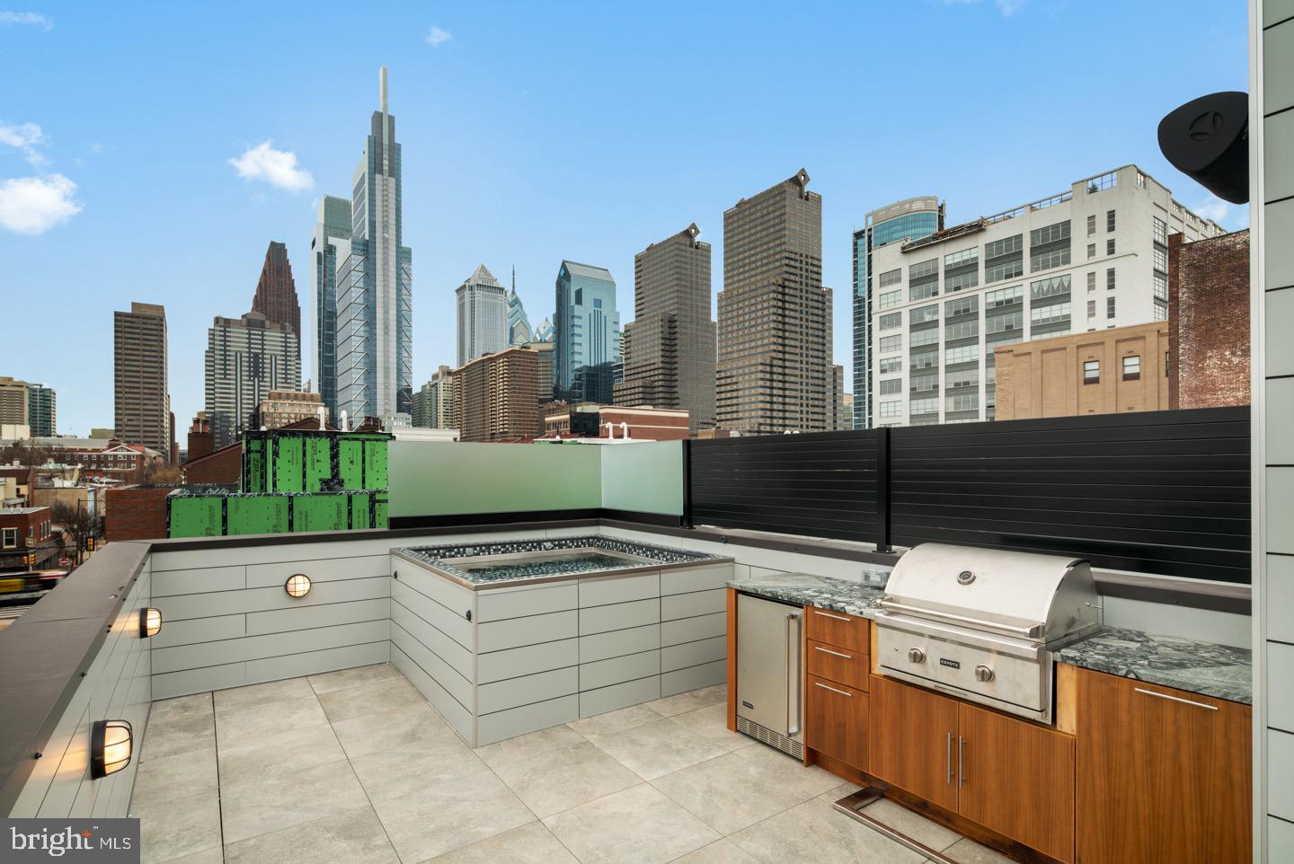 LOGAN SQUARE - Residential