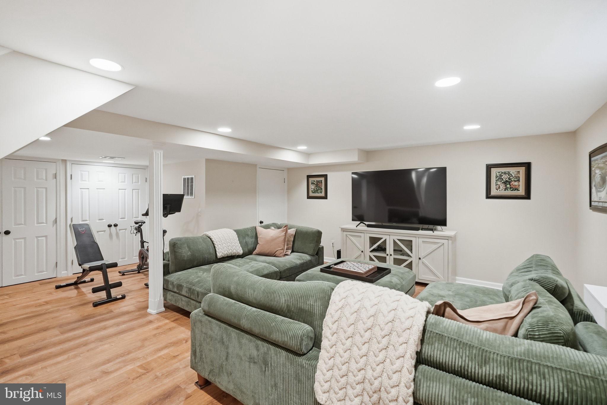 FOX HILLS WEST - Residential