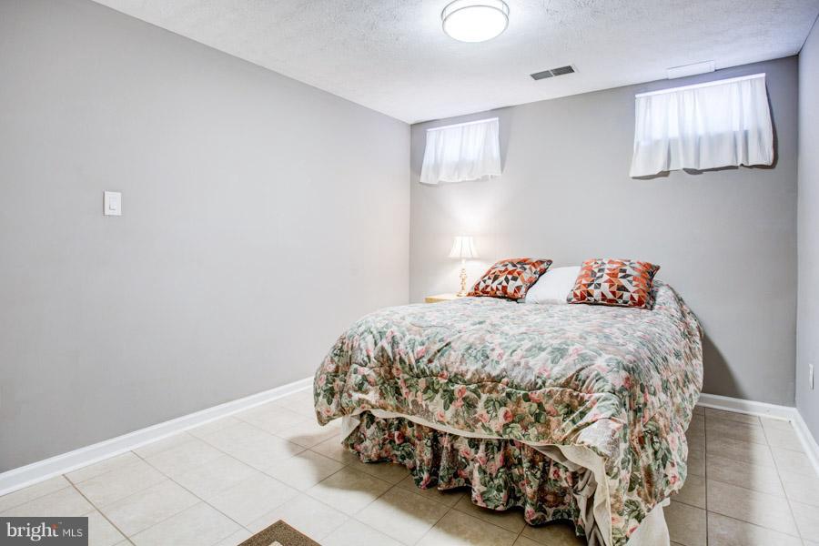 EATON SQUARE - Residential Lease