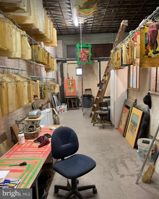 KENSINGTON - Commercial Sale