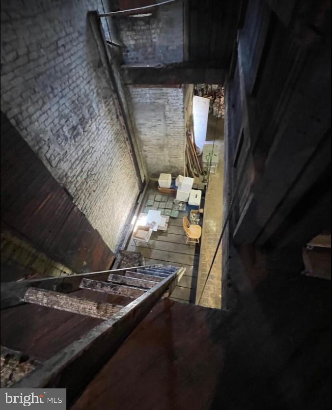 KENSINGTON - Commercial Sale