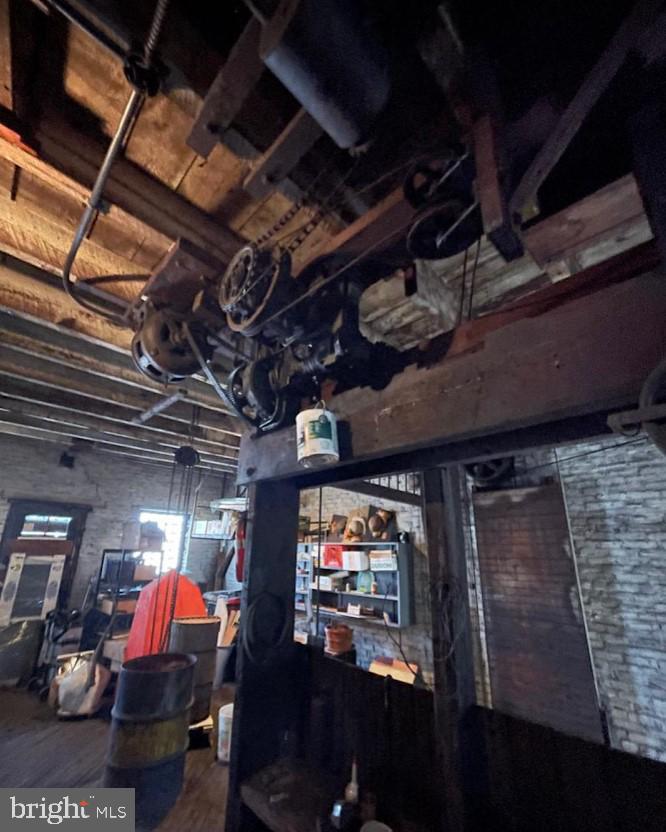 KENSINGTON - Commercial Sale