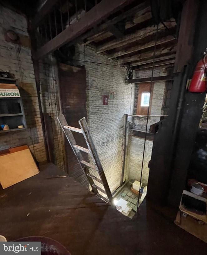 KENSINGTON - Commercial Sale