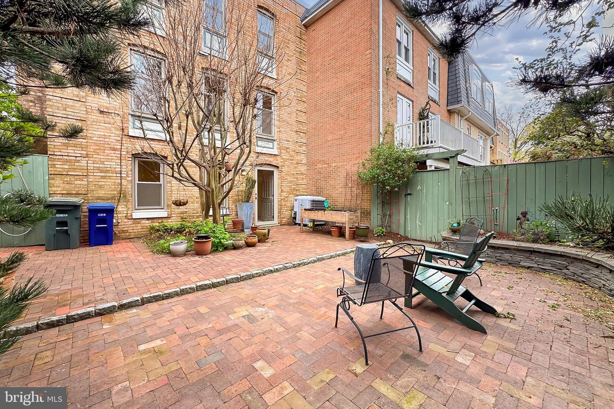 COURT DES MAISONS - Residential