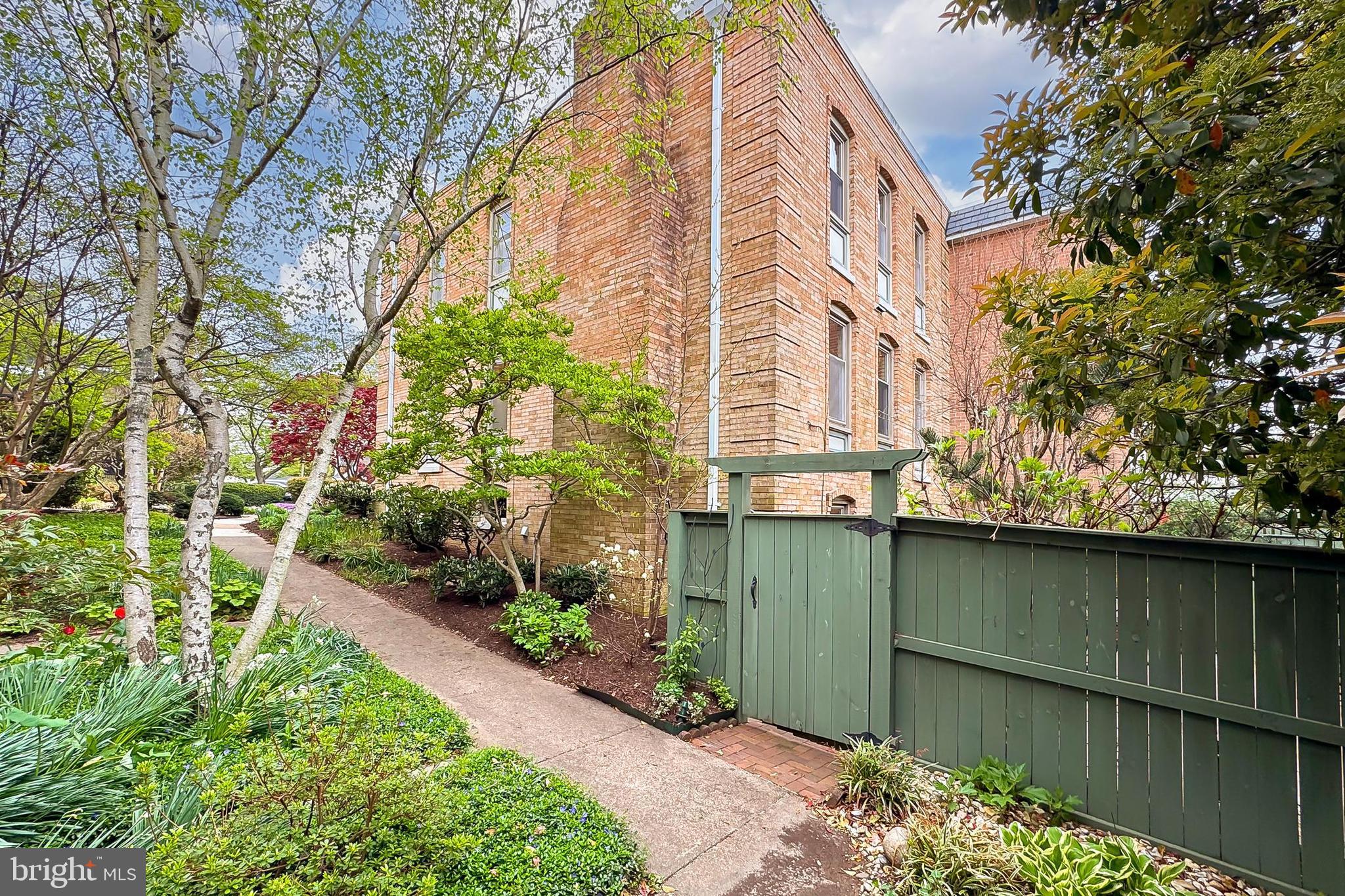 COURT DES MAISONS - Residential