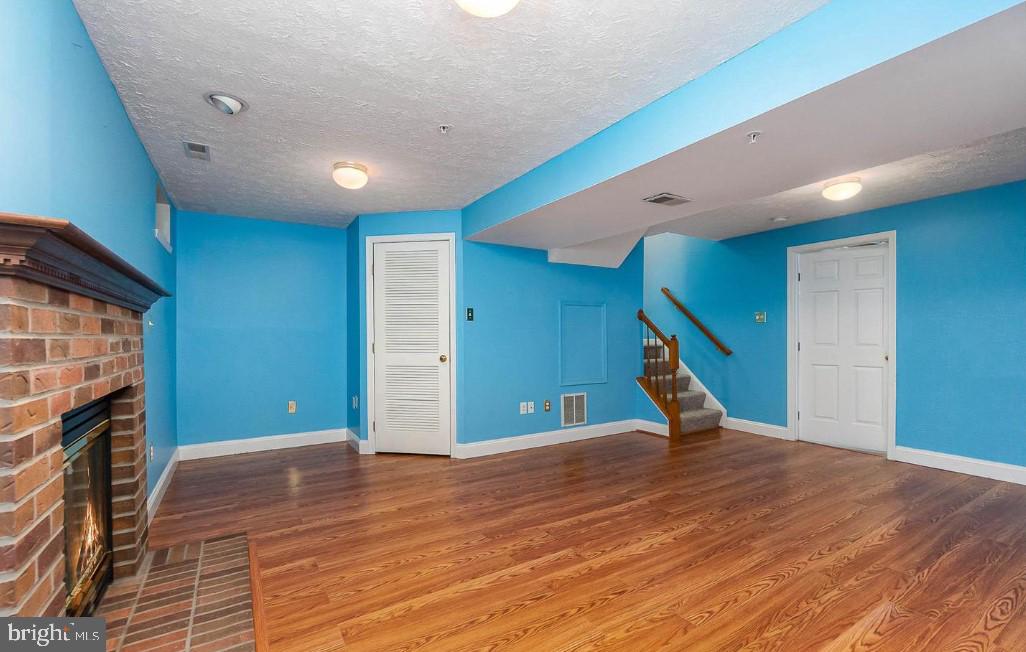 CONSTANT FRIENDSHIP - Residential Lease