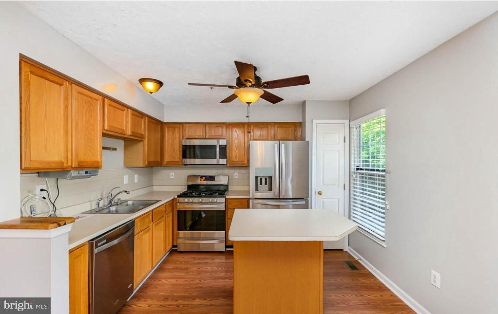 CONSTANT FRIENDSHIP - Residential Lease