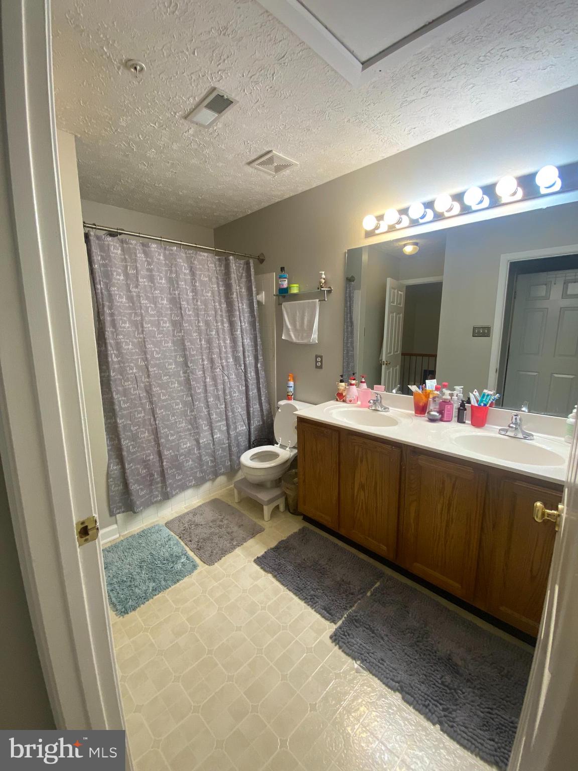 CONSTANT FRIENDSHIP - Residential Lease