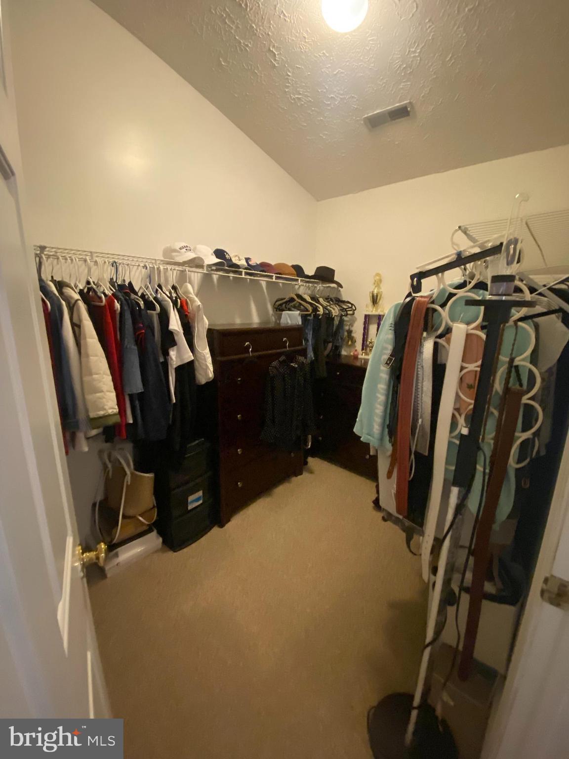 CONSTANT FRIENDSHIP - Residential Lease