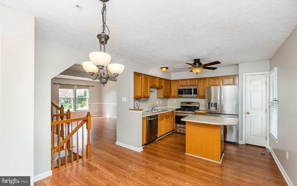 CONSTANT FRIENDSHIP - Residential Lease