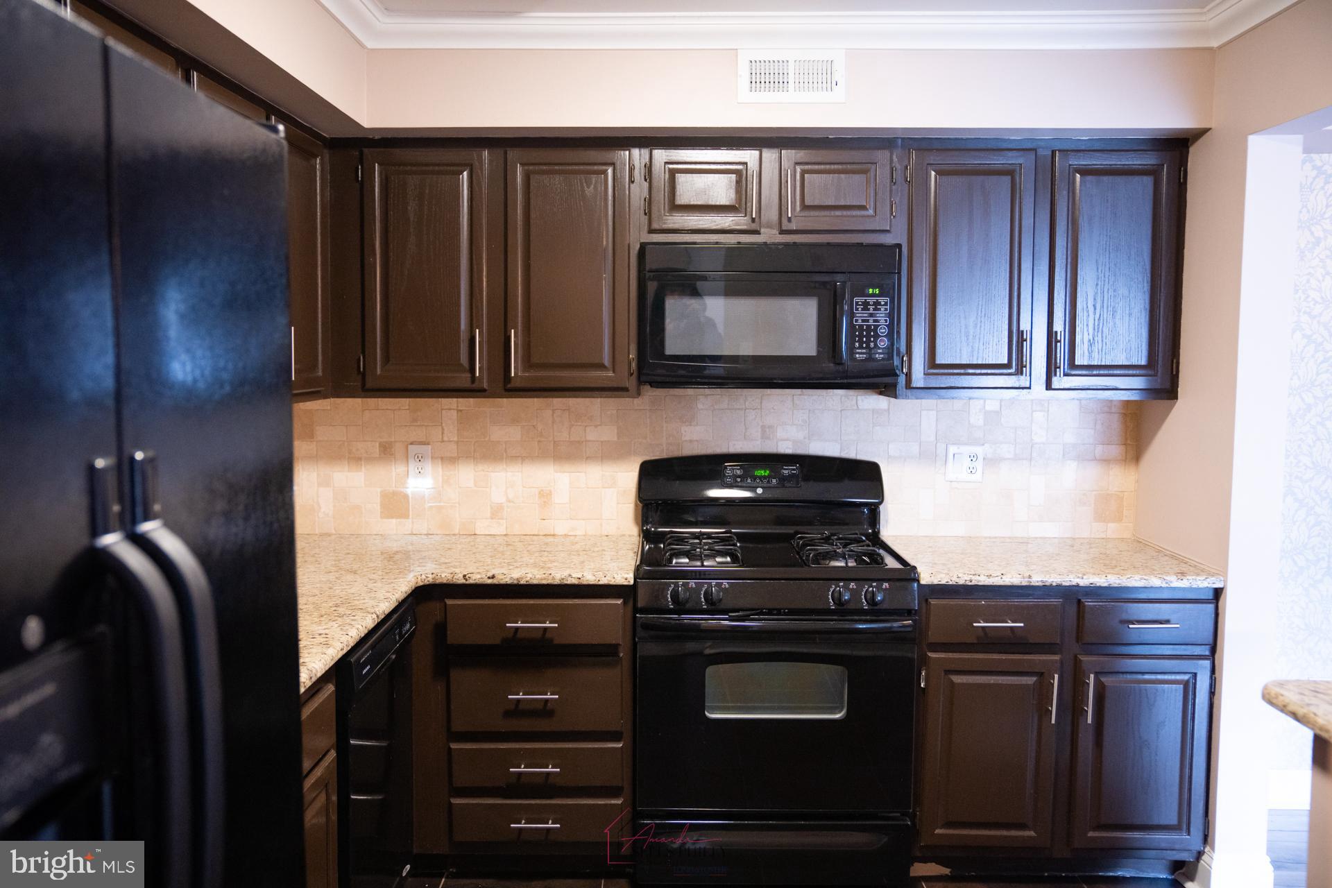 FOUNTAIN POINTE - Residential