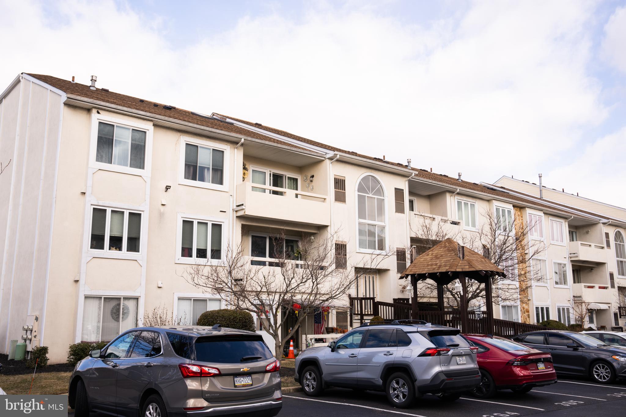FOUNTAIN POINTE - Residential
