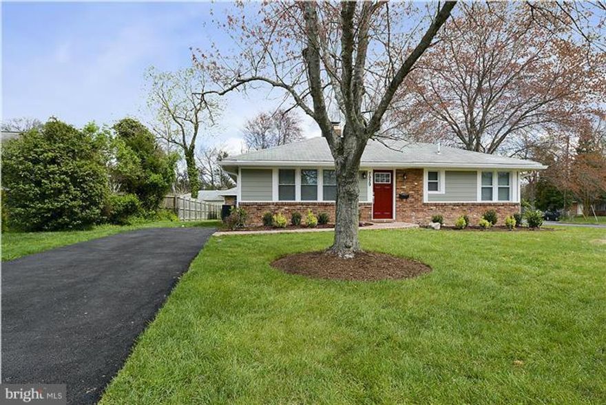 Late 2016 renovation!  Well distributed floor plan with 3 bedrooms, 3 full/ 1 half baths, gorgeous high end stainless steel appliances, all new cabinets, outstanding granite counter tops, farm-style large kitchen sink and wine chiller.  Master suite with cedar closet, master with w/shower and tub & vanity.  2 car garage with full bath in it!  One level living at its best!