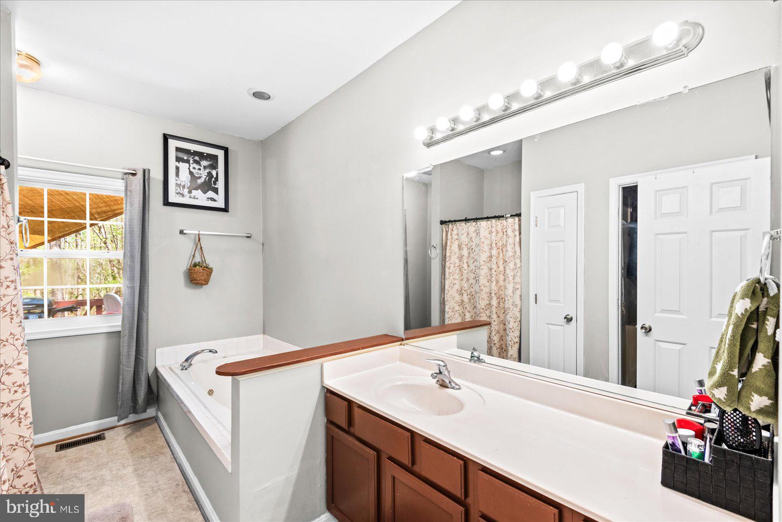 LAKE LAND OR - Residential