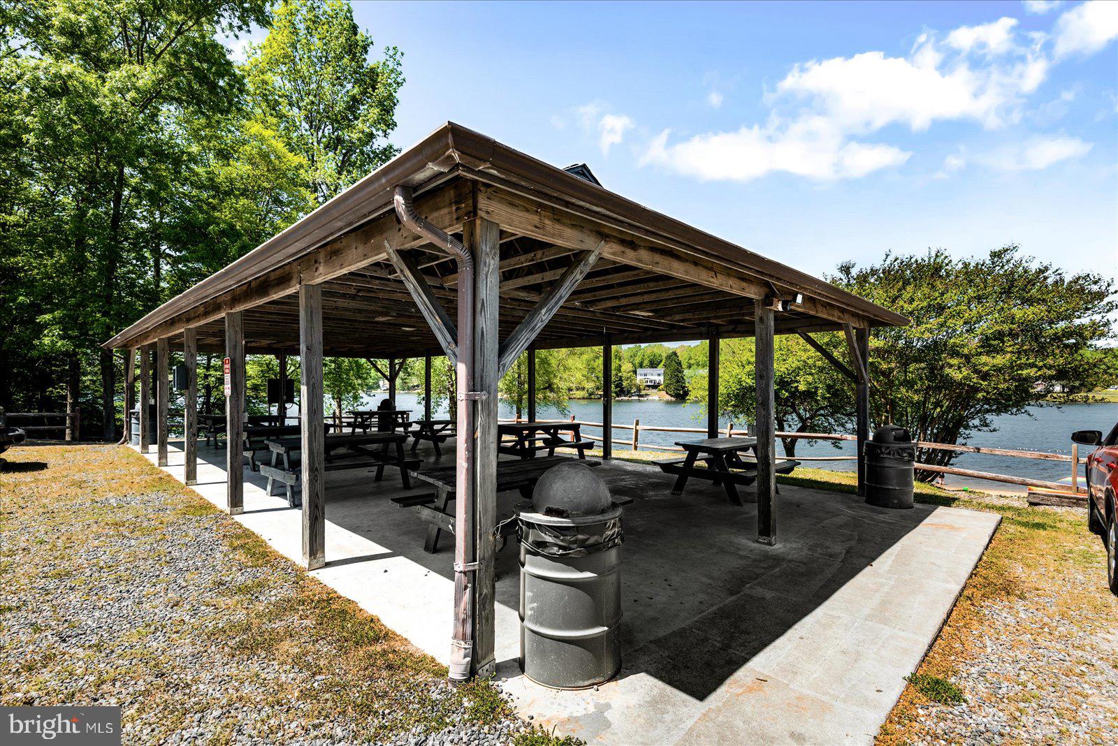 LAKE LAND OR - Residential