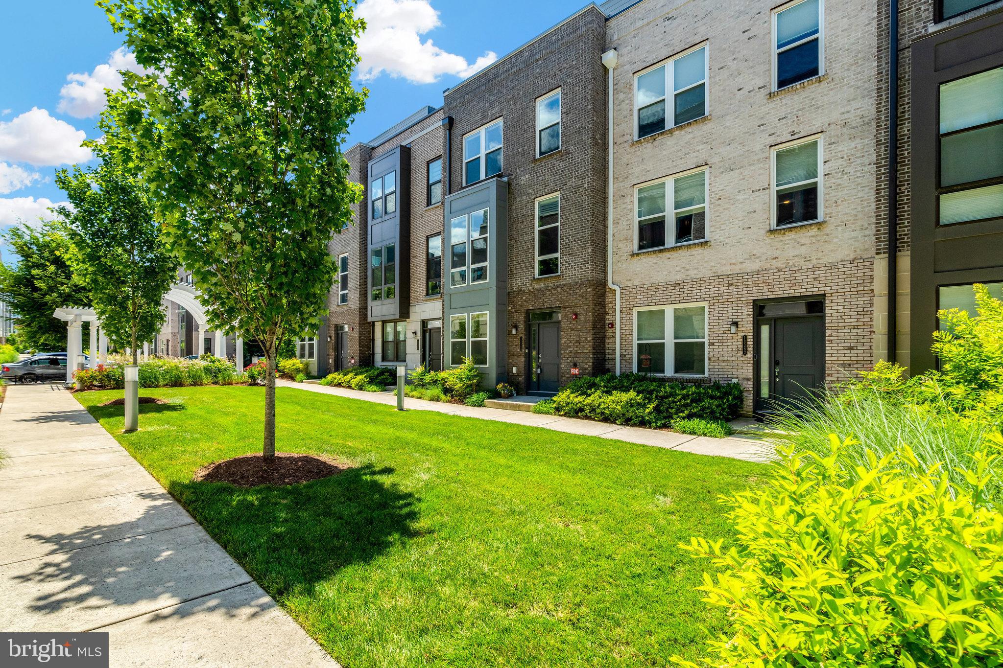 METROPARK AT ARROWBROOK - Residential