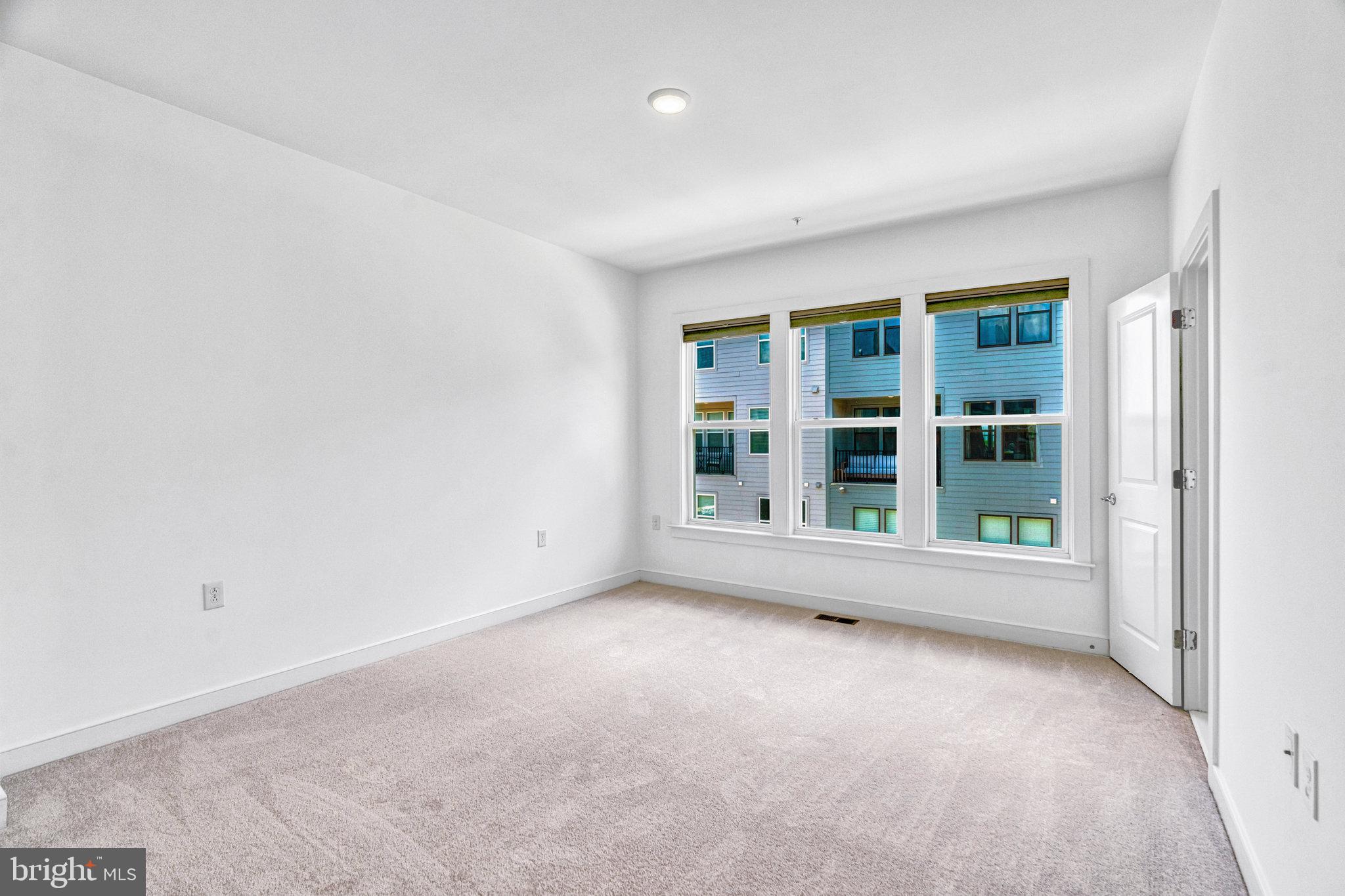 METROPARK AT ARROWBROOK - Residential