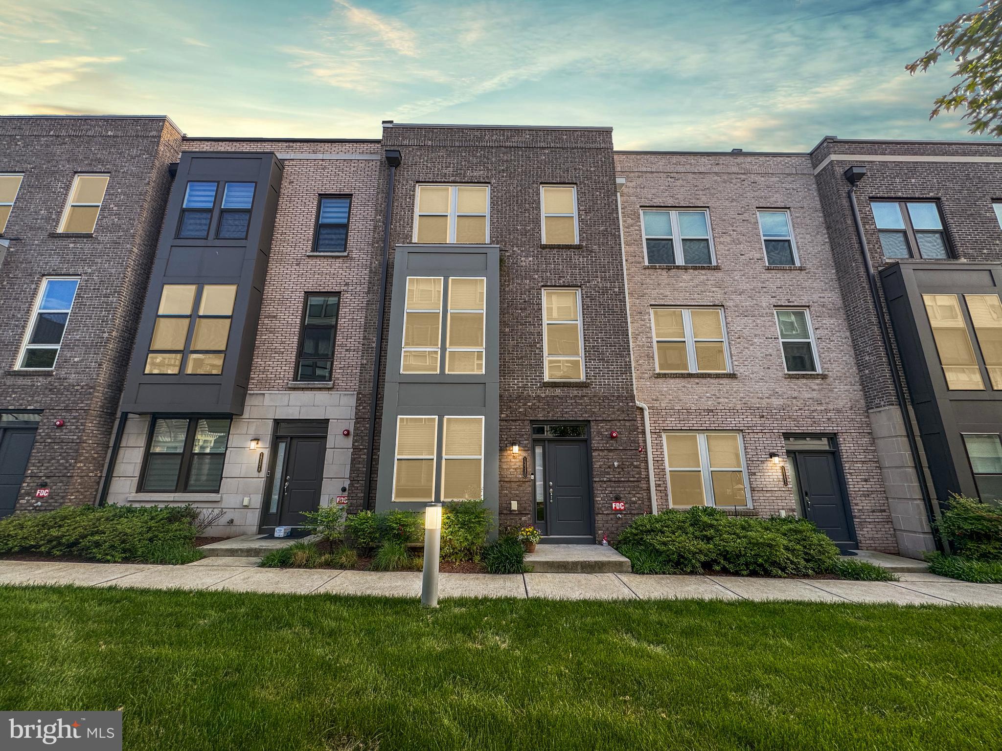 METROPARK AT ARROWBROOK - Residential