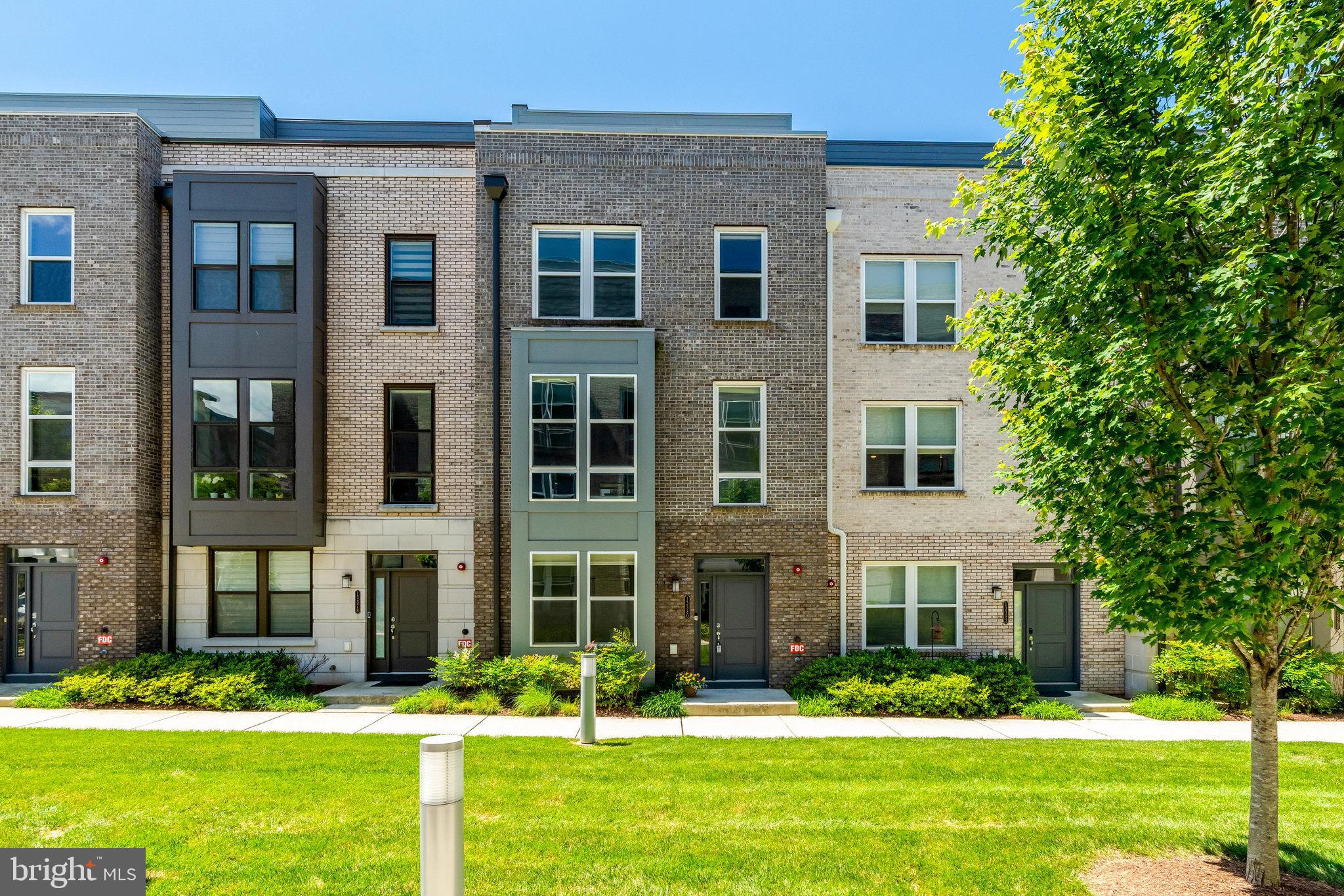 METROPARK AT ARROWBROOK - Residential