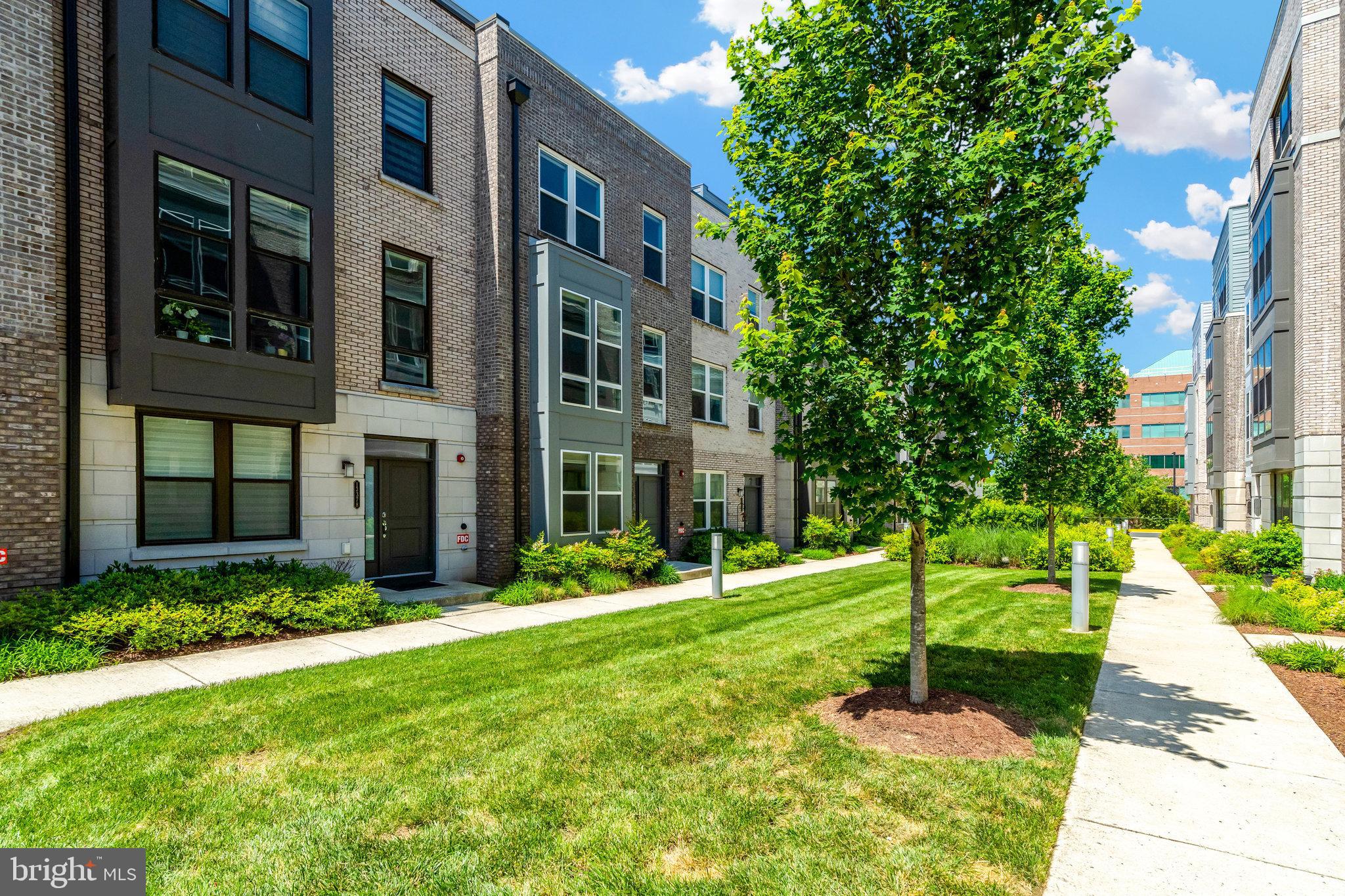 METROPARK AT ARROWBROOK - Residential