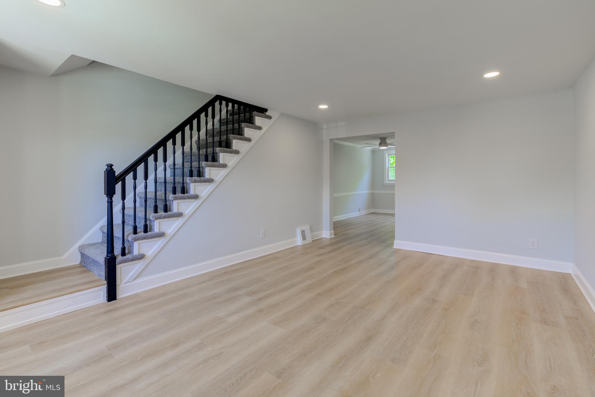 1127 HOLLYWOOD AVENUE