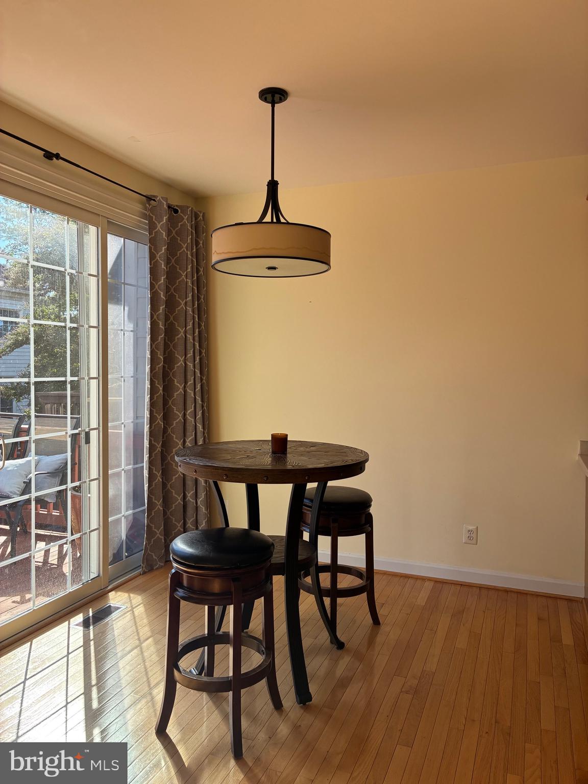 COUNTRY CREEK - Residential Lease