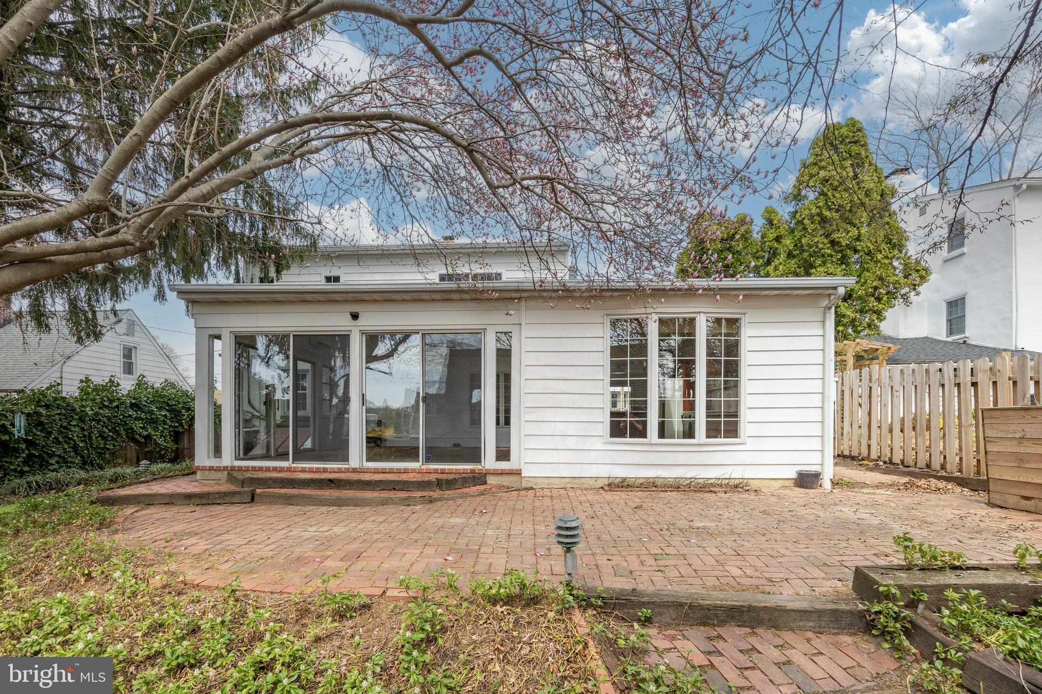 KENNETT SQ - Residential