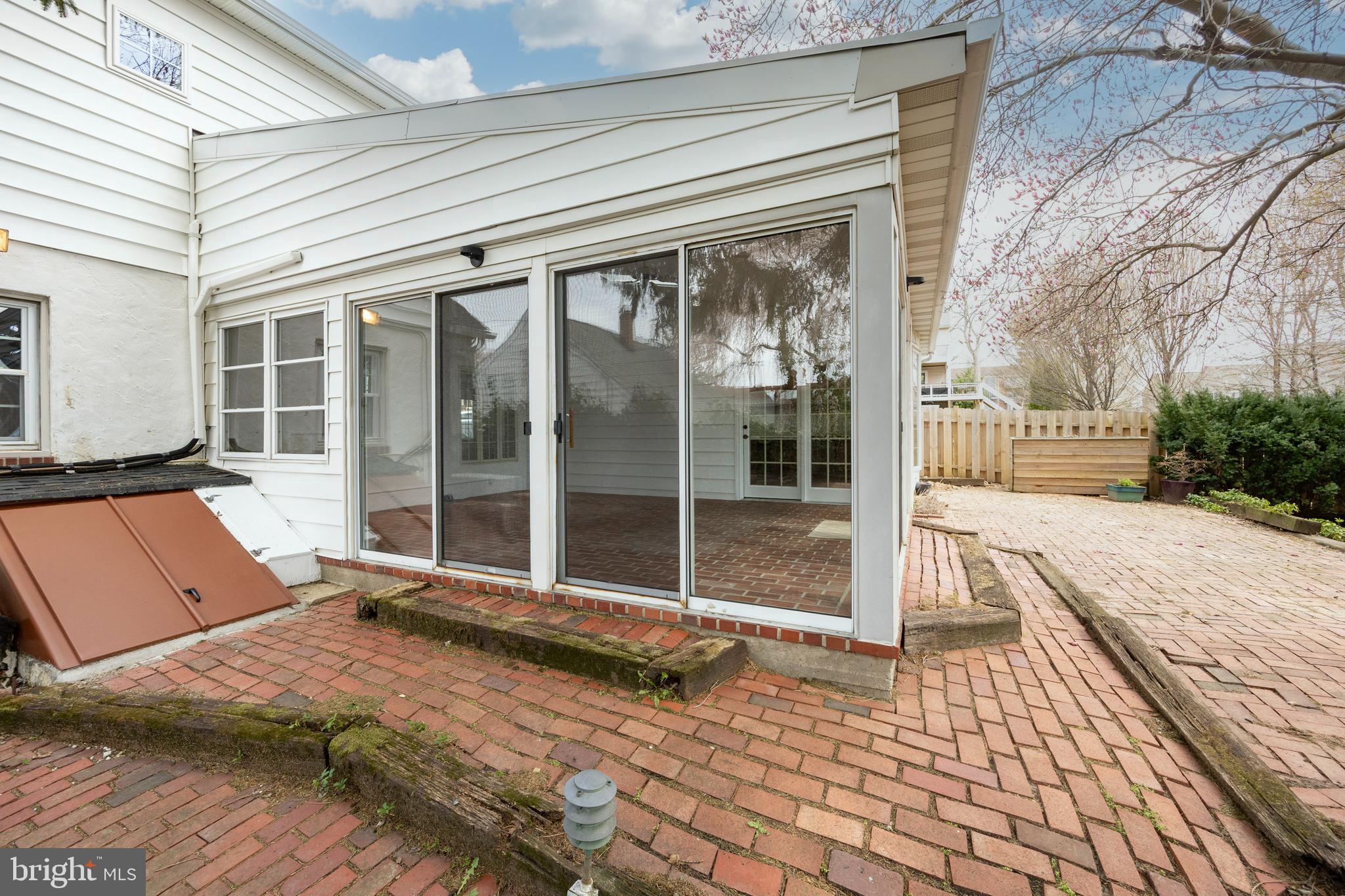 KENNETT SQ - Residential