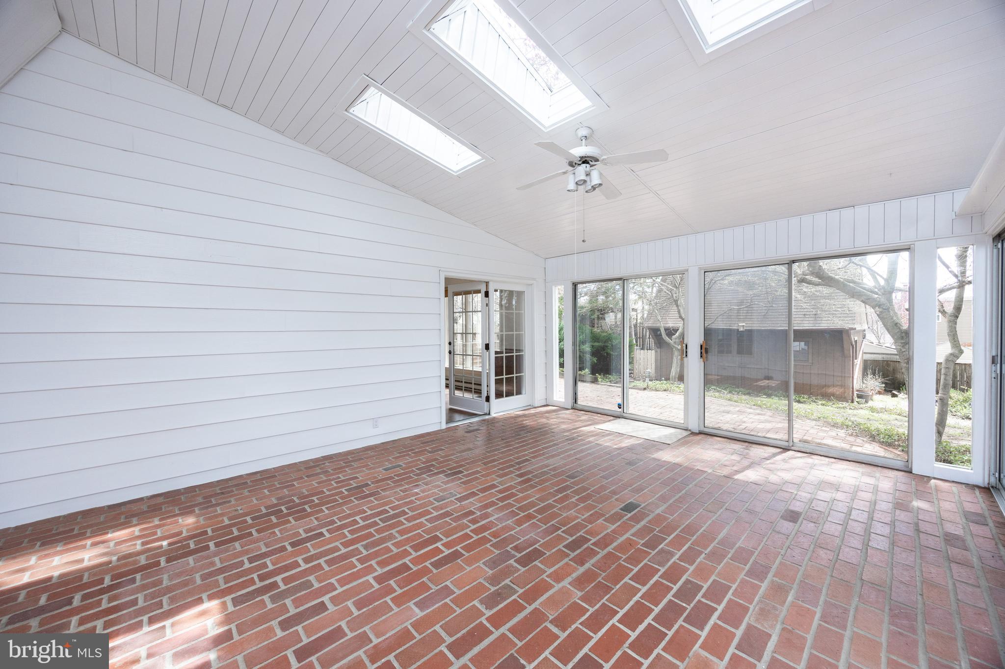 KENNETT SQ - Residential