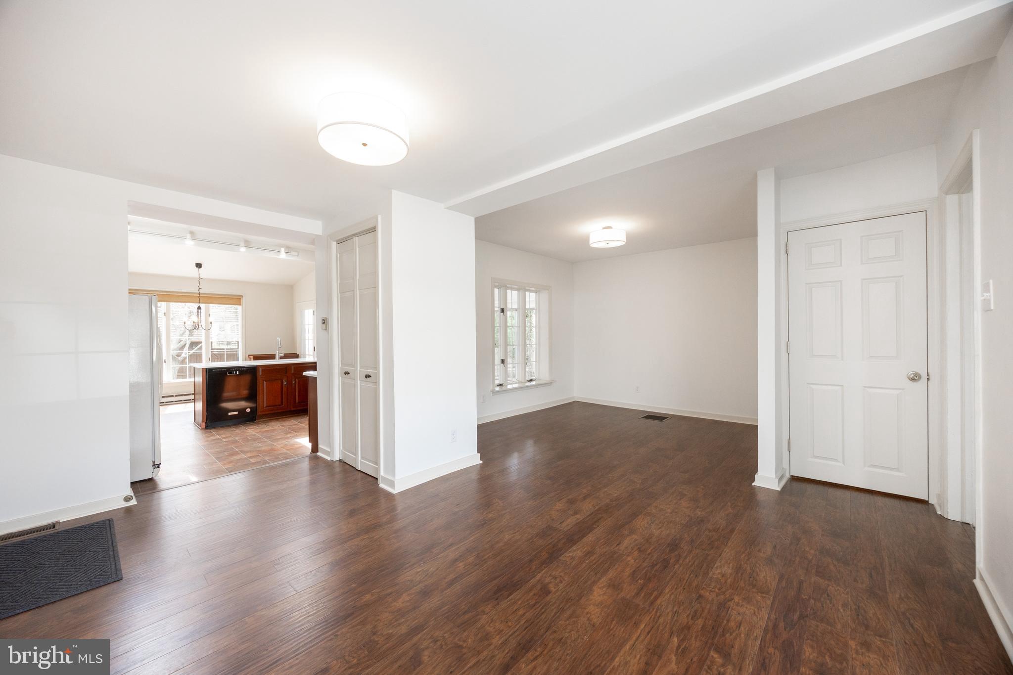 KENNETT SQ - Residential