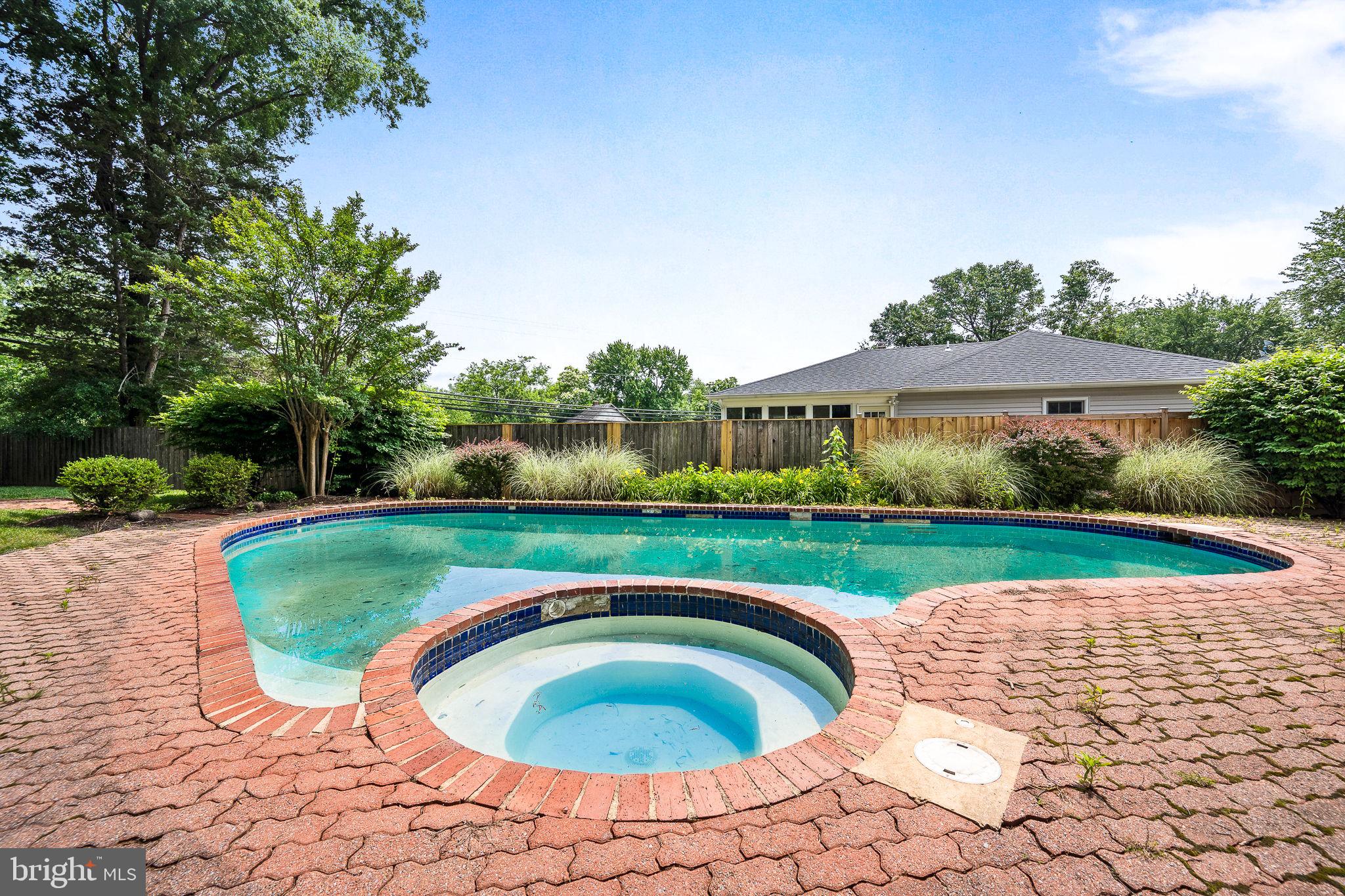 1213 TERRYLYNN COURT