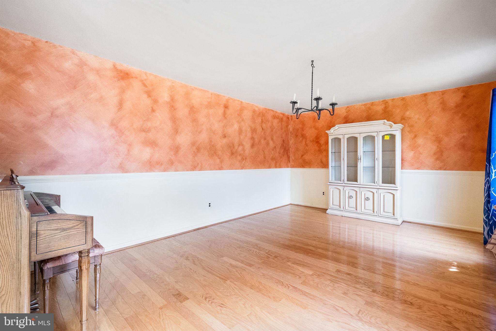 1213 TERRYLYNN COURT