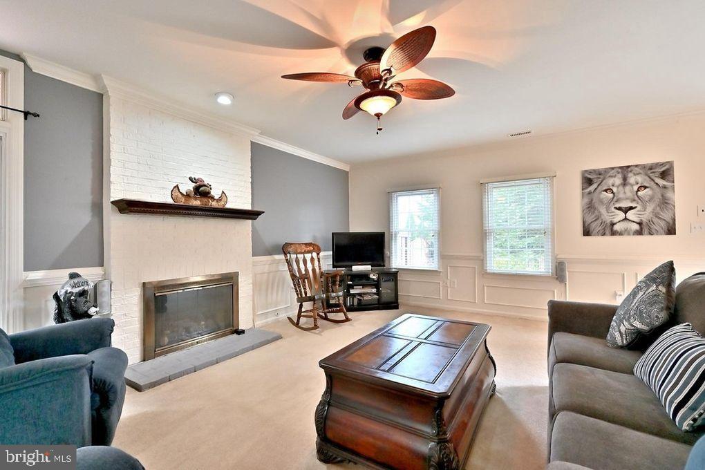 POTTERS GLEN - Residential Lease