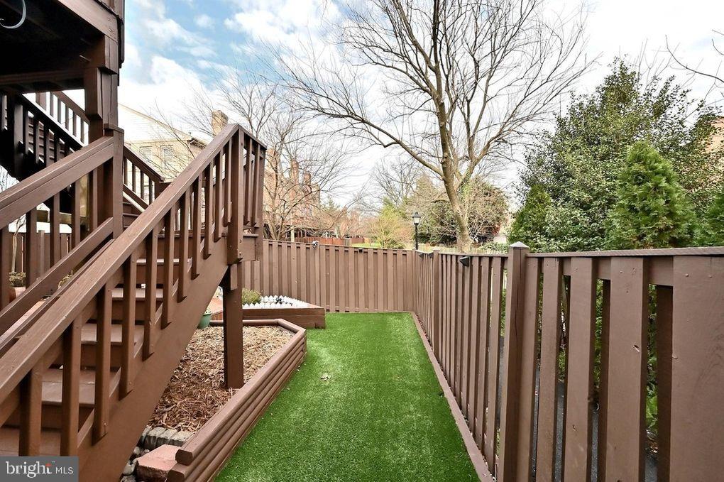 POTTERS GLEN - Residential Lease