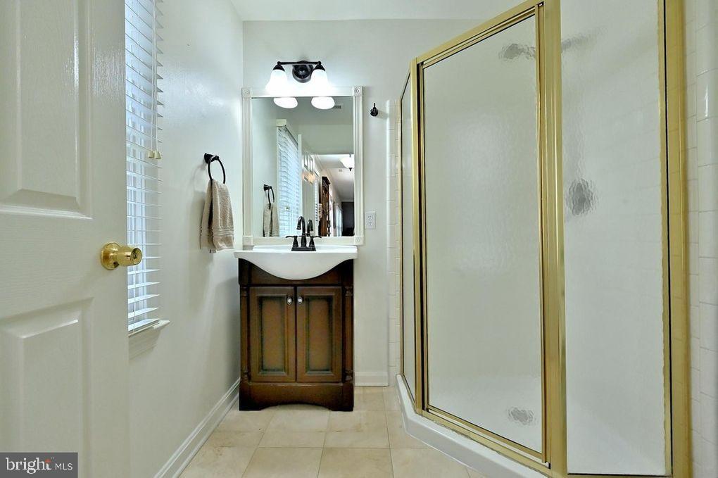 POTTERS GLEN - Residential Lease