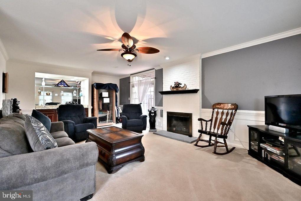 POTTERS GLEN - Residential Lease