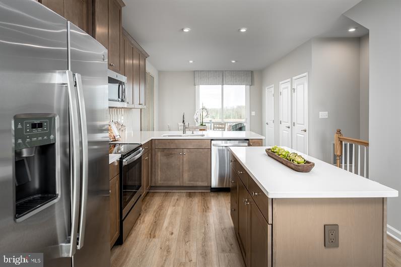 " ASK ABOUT CURRENT INCENTIVES and GENEROUS FLEX CLOSING COST ASSISTANCE"
The Clarendon 4-story townhome is where convenience meets luxury. On the lower level, a recreation room sits off the garage. Ascend to the main level where a gourmet kitchen creates a sense of warmth and unity. The adjoining dining and family rooms are perfect for entertaining. Upstairs, a spacious loft, along with 2 more bedrooms and a full bath, offer private comfort. The lavish Primary suite features a dual vanity and a gigantic walk-in closet. With the optional 4th floor suite, you'll have a rooftop terrace for grand views of your new home. Come see all that The Clarendon has to offer
Please note : Some homesites may be subject to a homesite premium and End of group(EOG) homes are subject to a premium. All Photos are representative only. The Clarendon is an Incredible Home!
