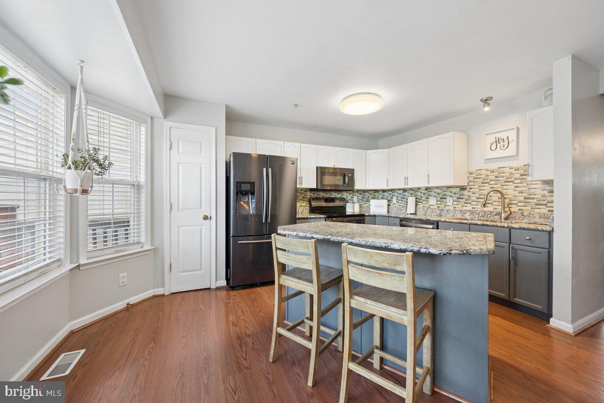 2002 ROSECRANS COURT