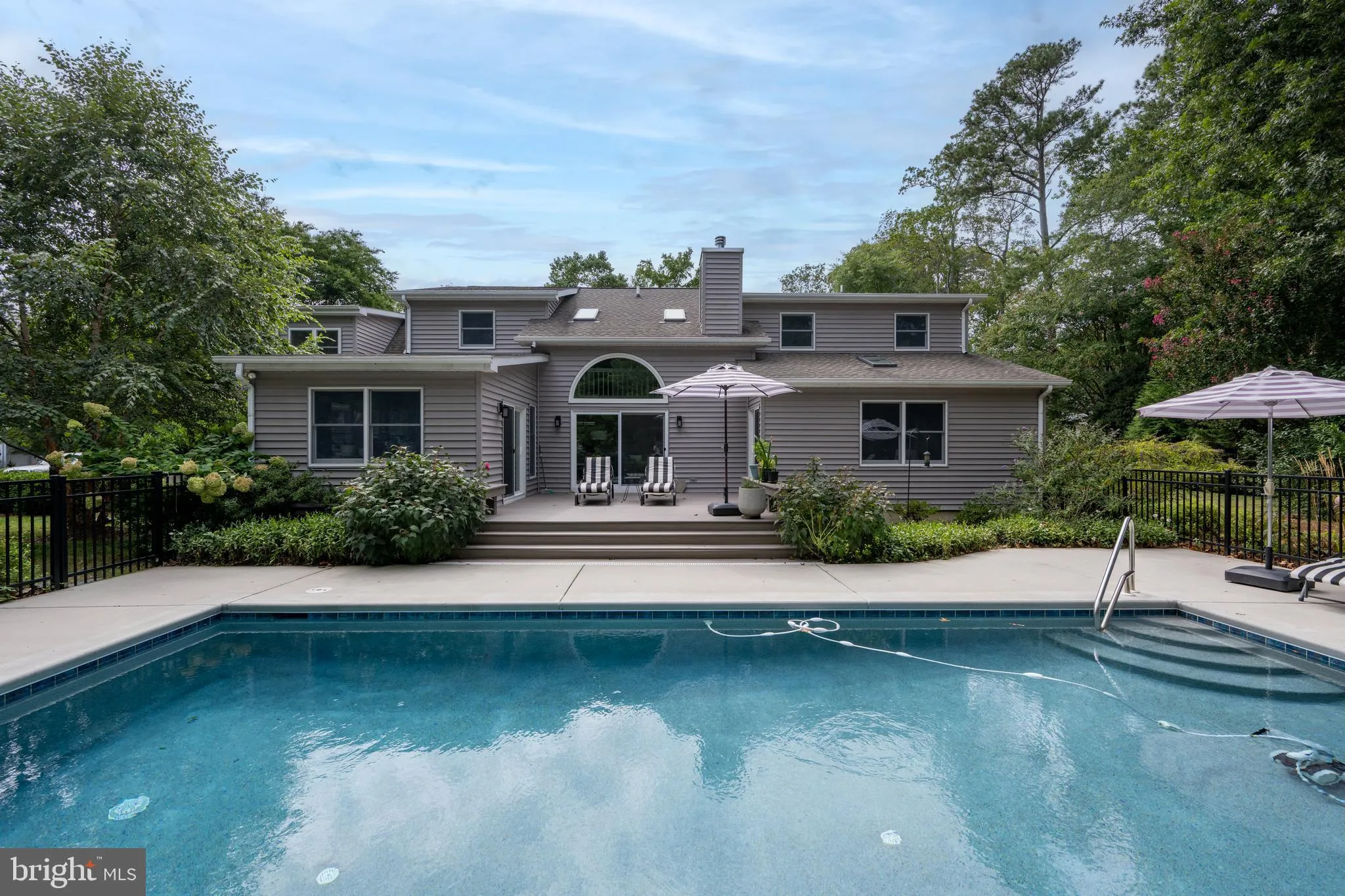 Rehoboth Beach, Delaware 19971, United States, 4 Bedrooms Bedrooms, ,3 BathroomsBathrooms,Residential,Pending,208951