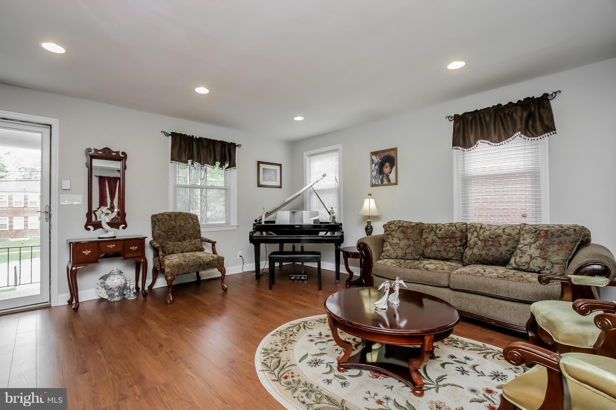 RAMBLEWOOD - Residential