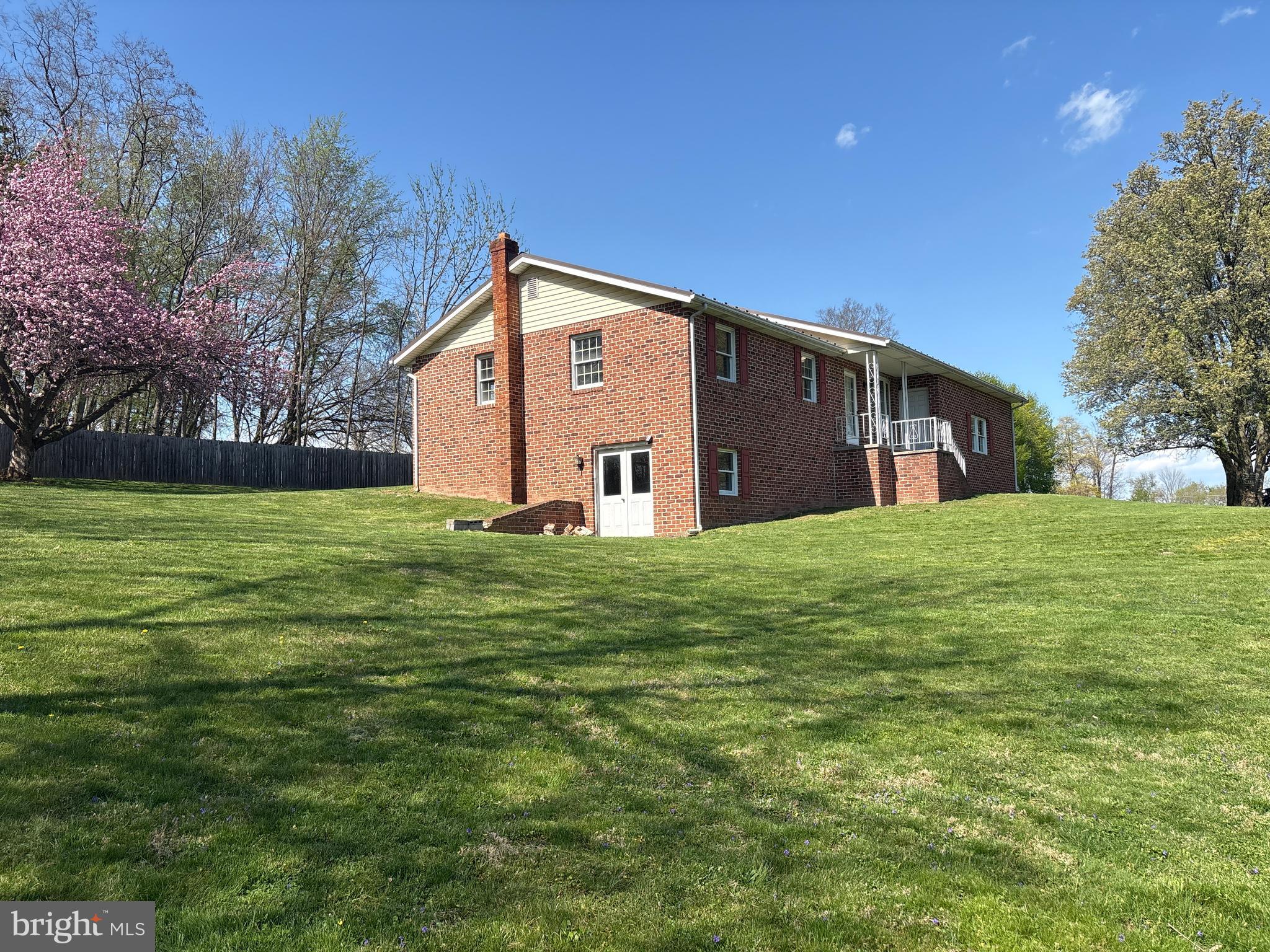 9 LOCUST LANE