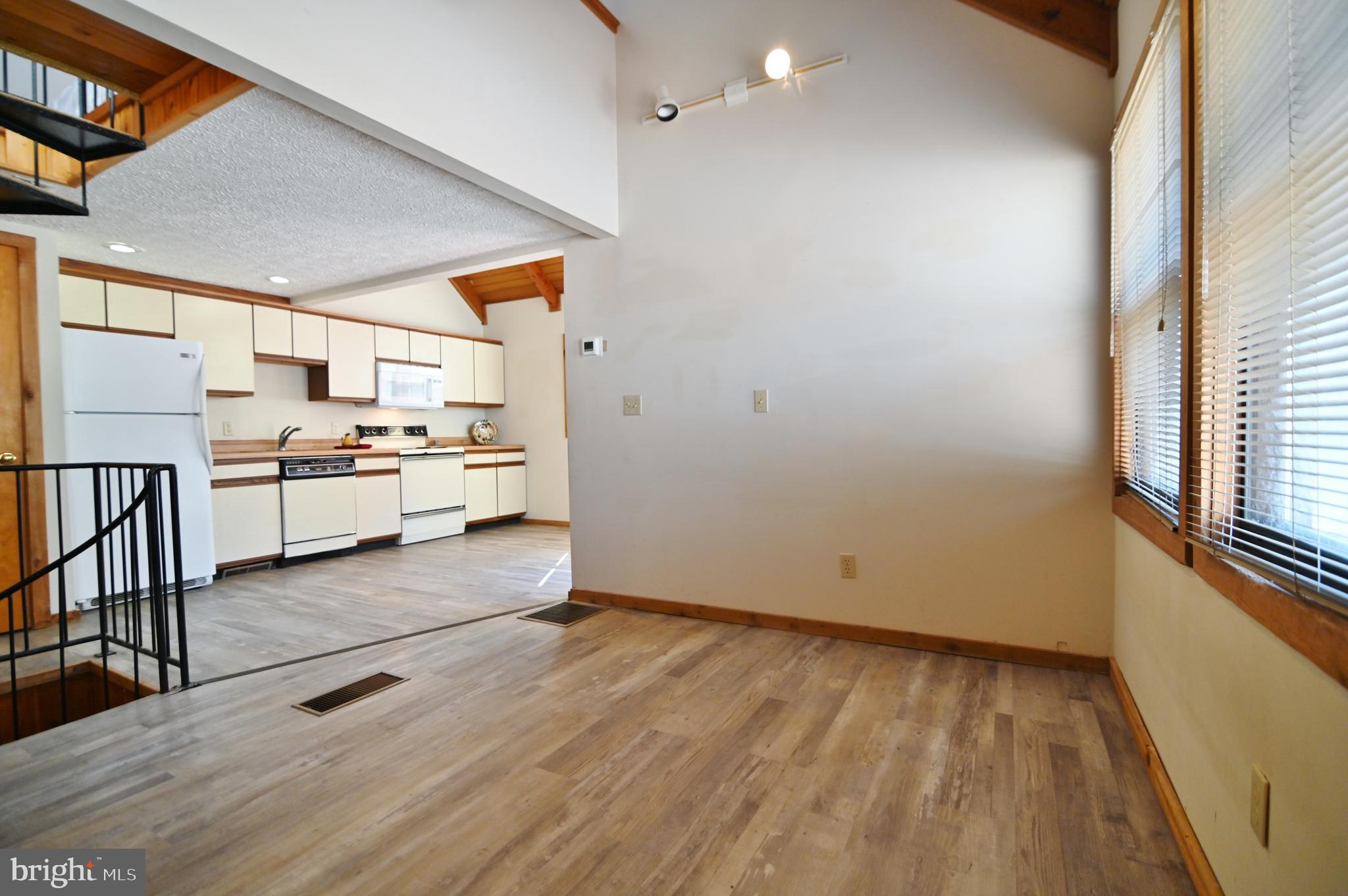 LAKEVIEW PEDESTAL HOMES - Residential