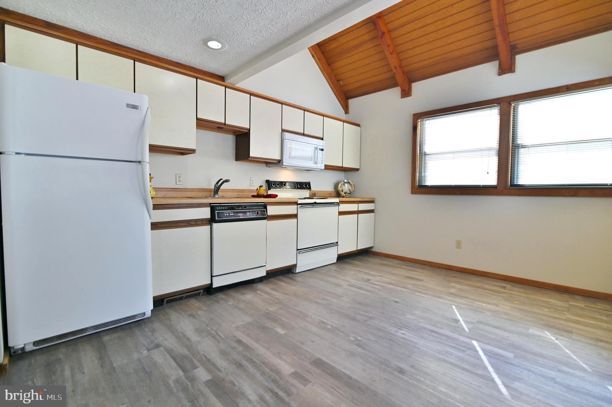 LAKEVIEW PEDESTAL HOMES - Residential